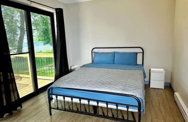 2-bedroom Lake Front Cottage in Harwood, ON #7