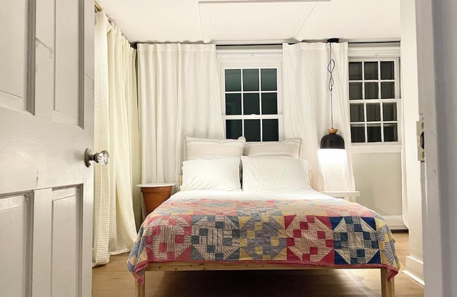 1br Private Apartment Efficiency Unit Renovated Bathroom Kitchen