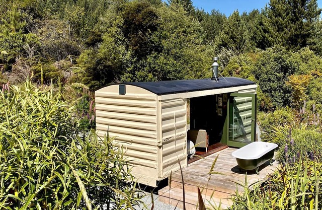 The Box Car (Outdoor Private Bath)