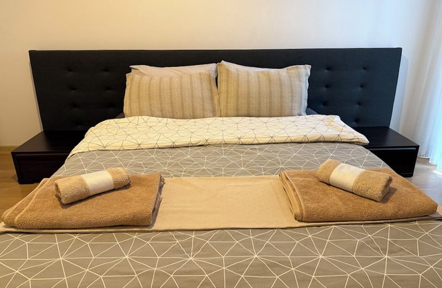 Charming 2-bedroom building in terrific Istanbul with AC