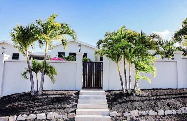 Casa del Sol. Beautifully appointed four bedroom villa with stunning views!