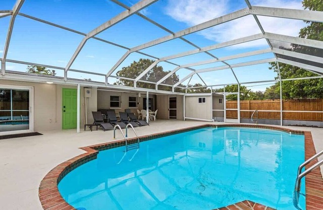 Bradenton 5BR/2BA Home w/Pool & Mini Putt Putt