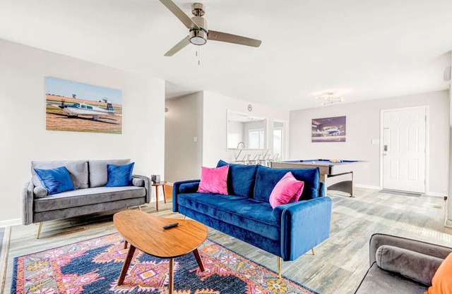 The Modern Mile High: Aviator`s Lookout in Quinton