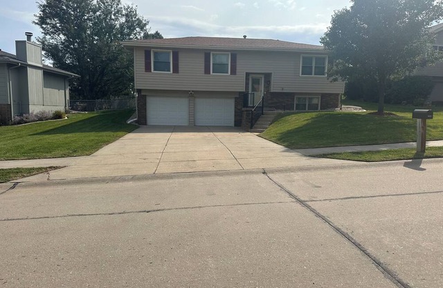 Charming 2-bedroom house in peaceful Papillion with AC