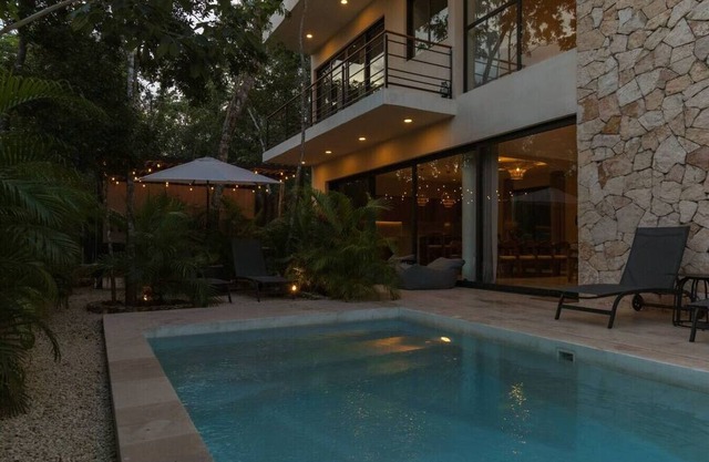 Luxury Villa, 5 suites, Heated Pool, Concierge
