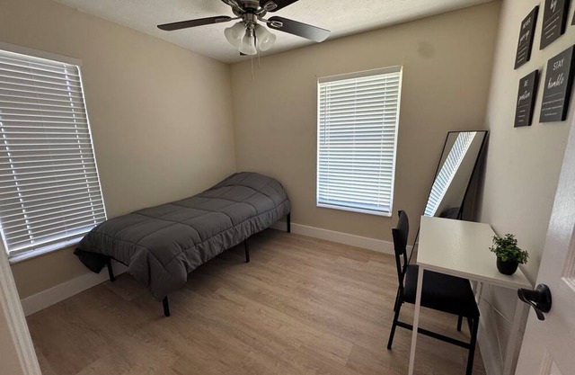 Spacious 4-bedroom house in wonderful Clewiston with AC
