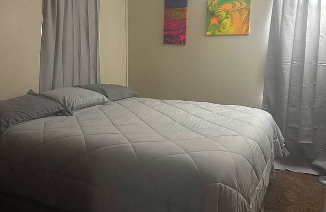 Charming 2-bedroom house in peaceful Pierre with AC