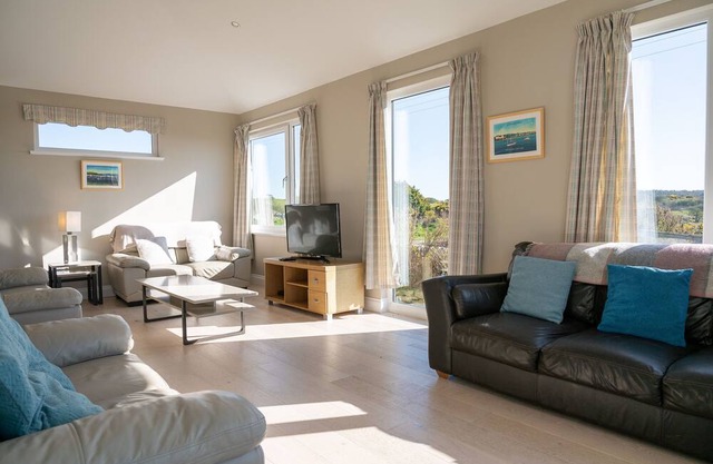Larroch Farmhouse - a house that sleeps 10 guests in 5 bedrooms