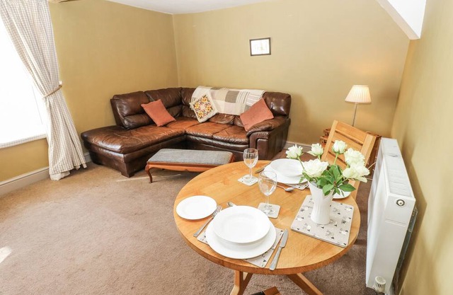 EWE COTTAGE, character holiday cottage in Masham