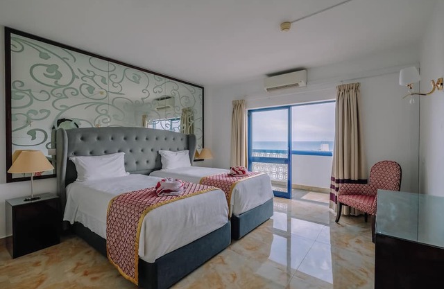 Beachfront Hotel with Indoor & Outdoor Pool! 2 Homely Units with Full Kitchens!