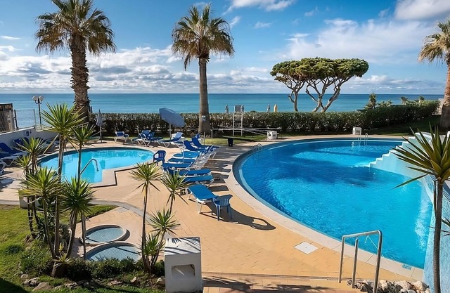 Stay Close to Praia da Oura Beach! Three Large 1BR with Kitchen and Sea View!