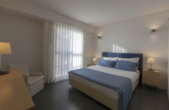 Marina View 2 1BR Apts: Fully Equipped, Near Troia Beach - Great Location