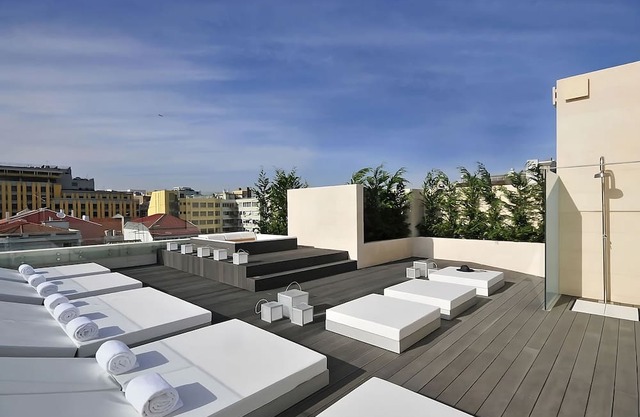 Comfy and Modern Unit w/Full Kitchen at Altis Prime! Onsite Jacuzzi, Sundeck!