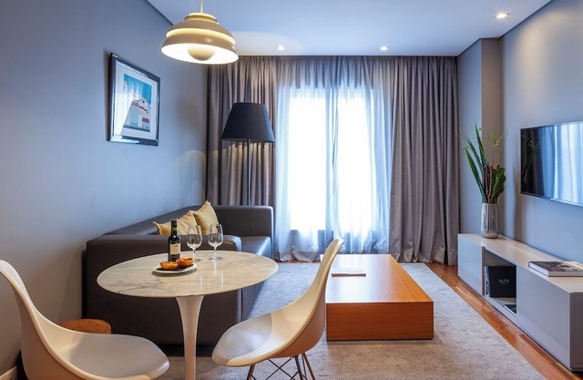 Spacious Apartment with Full Kitchen, Private Parking, Comfort at Altis Prime