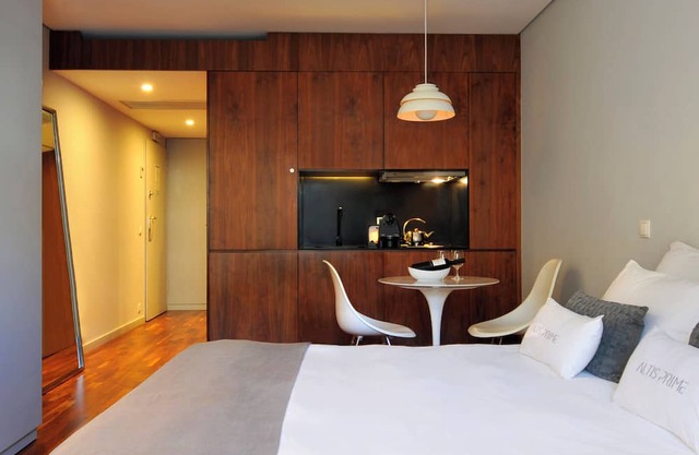 In the Heart of Lisbon, Full Kitchen, Rooftop Sundeck, Onsite Jacuzzi!