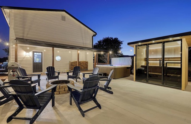 hot tub, sauna, firepit, gym, EVcharger, game room, theatre,baby accommodations