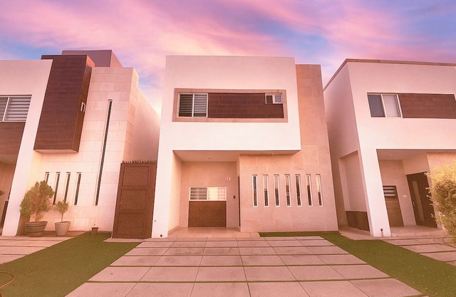 Elegant House w/Alberca 5 min Airport/Consulate