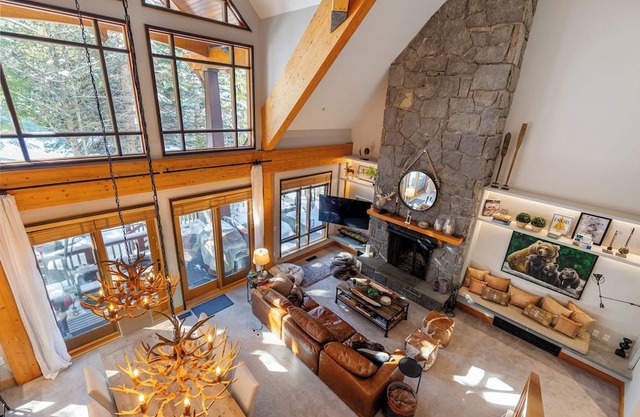 Luxury and True Ski In/Out with Private Hot Tub