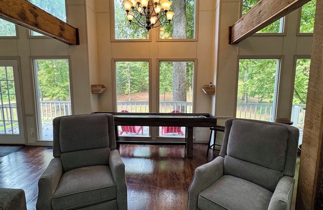 Legends Lodge: A woodland retreat near University of Alabama!