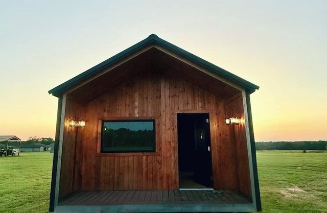 Emerald Homestead Cabin located near Lake Athens