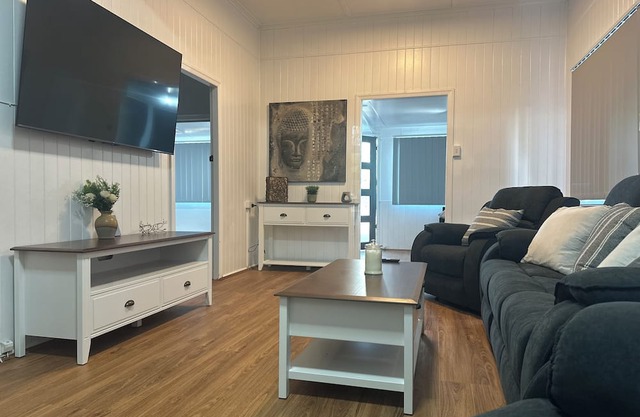 Barefoot Bliss - 4 bedroom home away from home