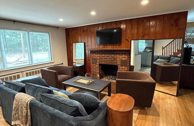 Stylish 4BR house near Stony Brook University & Hospital