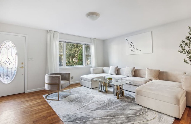Luxury NY Home with Game Room & Free Parking