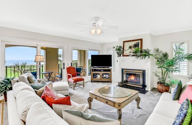 Lovely Amelia Island Condo with pool, W/D & central AC