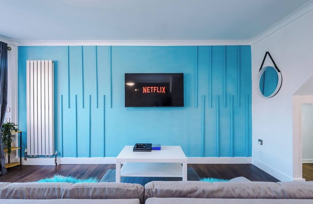 *Space Near The City* Driveway Parking, Pool Table, PS4, Sleep up to 8
