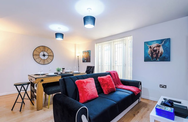 *Cosy City Apartment!* | Pool Table, PS4, Netflix