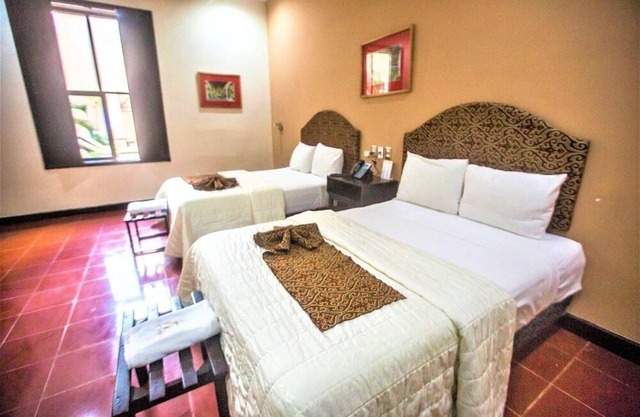 Twofold Escape: 2 Stays, 4 Beds, Steps from City Attractions