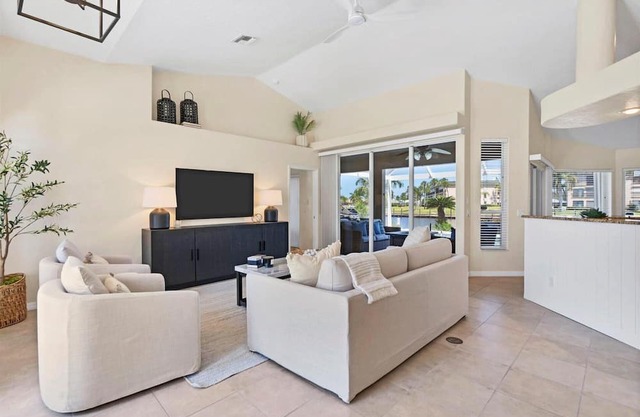 Canal Retreat at Punta Gorda Isles – Private Pool & Hot Tub