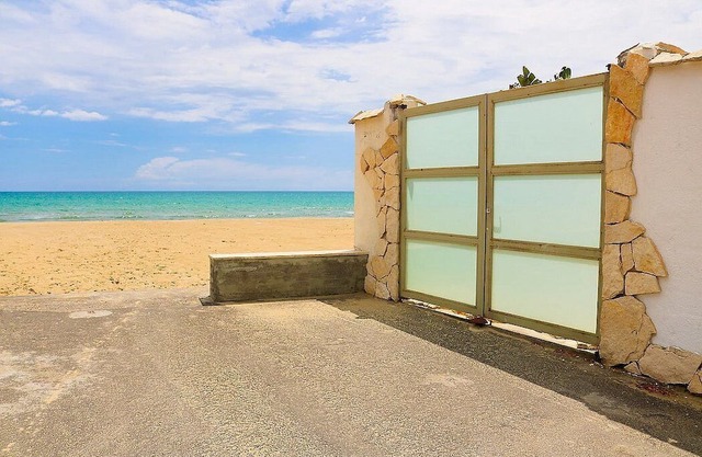Casa Libezia: A welcoming apartment located right on the beach, with Free WI-FI.