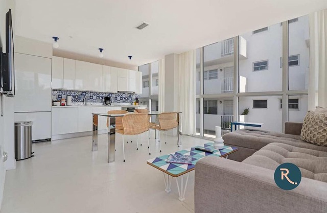 Roami at 250 Collins | 3 Bed Combo | Pool #30