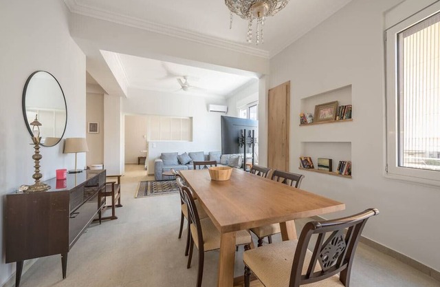 Zen Breeze, Bright and Spacious Apartment With 2 Master Bedrooms