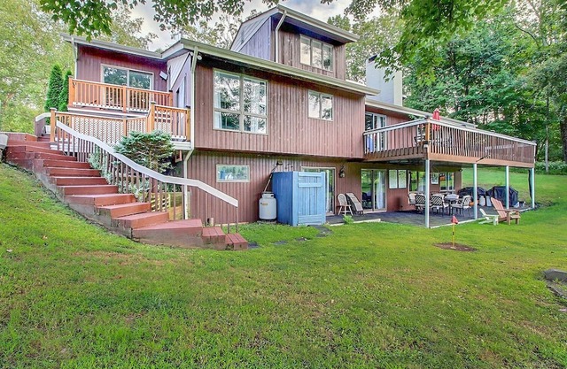 Lakefront Family Retreat~Private Pool~Game Room
