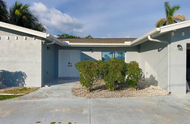 3-bedroom villa in pleasant Cape Coral. Direct Gulf Access