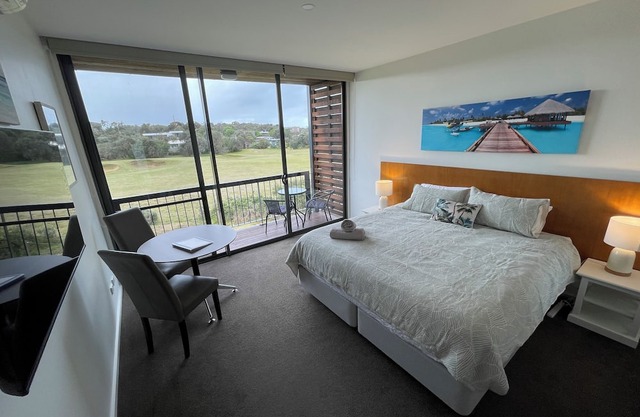 Coastal Cove Suite with balcony and heated pool - close to hot springs.