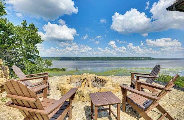 River Views + Wraparound Deck: Dubuque Getaway