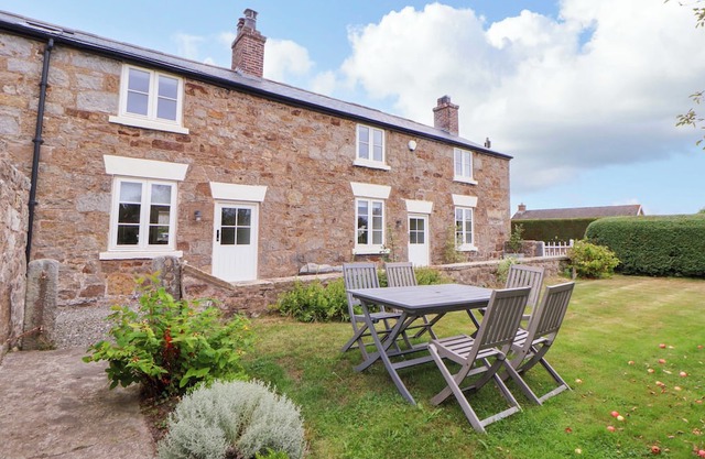 ISFRYN, family friendly, character holiday cottage in Nercwys