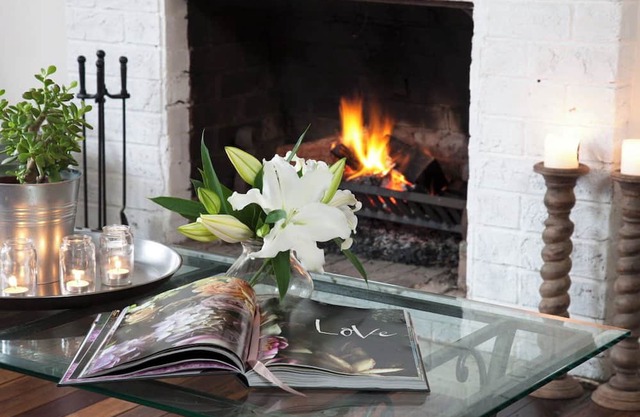 Berrima Cottage offers ambience, open fire, AC walk to village, Pets welcome.