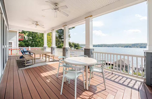Stunning sun-drenched lakefront 4-bedroom house