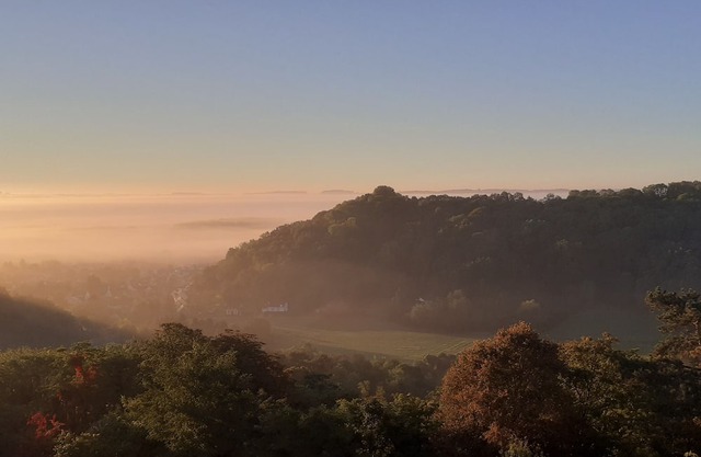 Large 4* gîte: sleeps 12, 6 bedrooms, 4 bathrooms, games room, garden