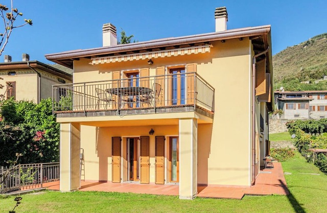 Cosy apartment for 6 guests with WIFI, A/C, TV, patio and panoramic view