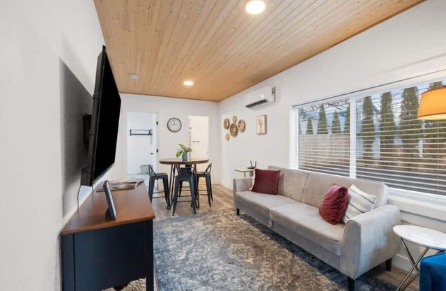 Lil America – Hot Tub, Tesla EV, Near Schweitzer