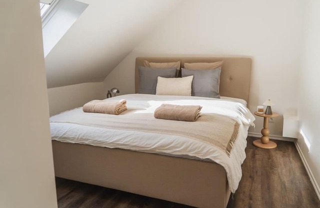 Stylish 1BR & 1LR Apt near Gravensteen Castle