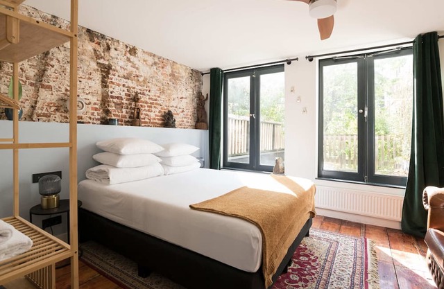 Twenty Five Garden (Room 2)