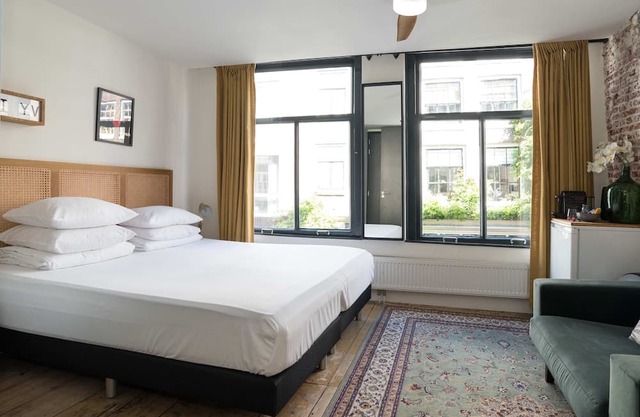 Twenty Five City (Room 1)