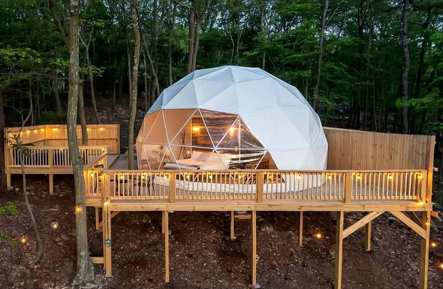 Impressive Dome with Fire Pit, Barbecue and Hot-tub in Capon Bridge, West Virginia