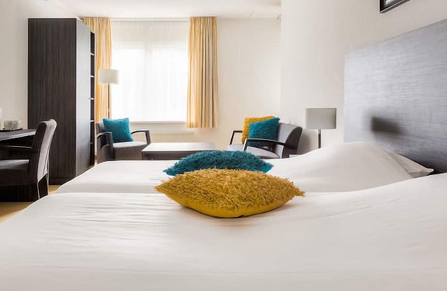 2 Units Lakeview w/Pool | Close to Giethoorn Excursions & Wetland Trail